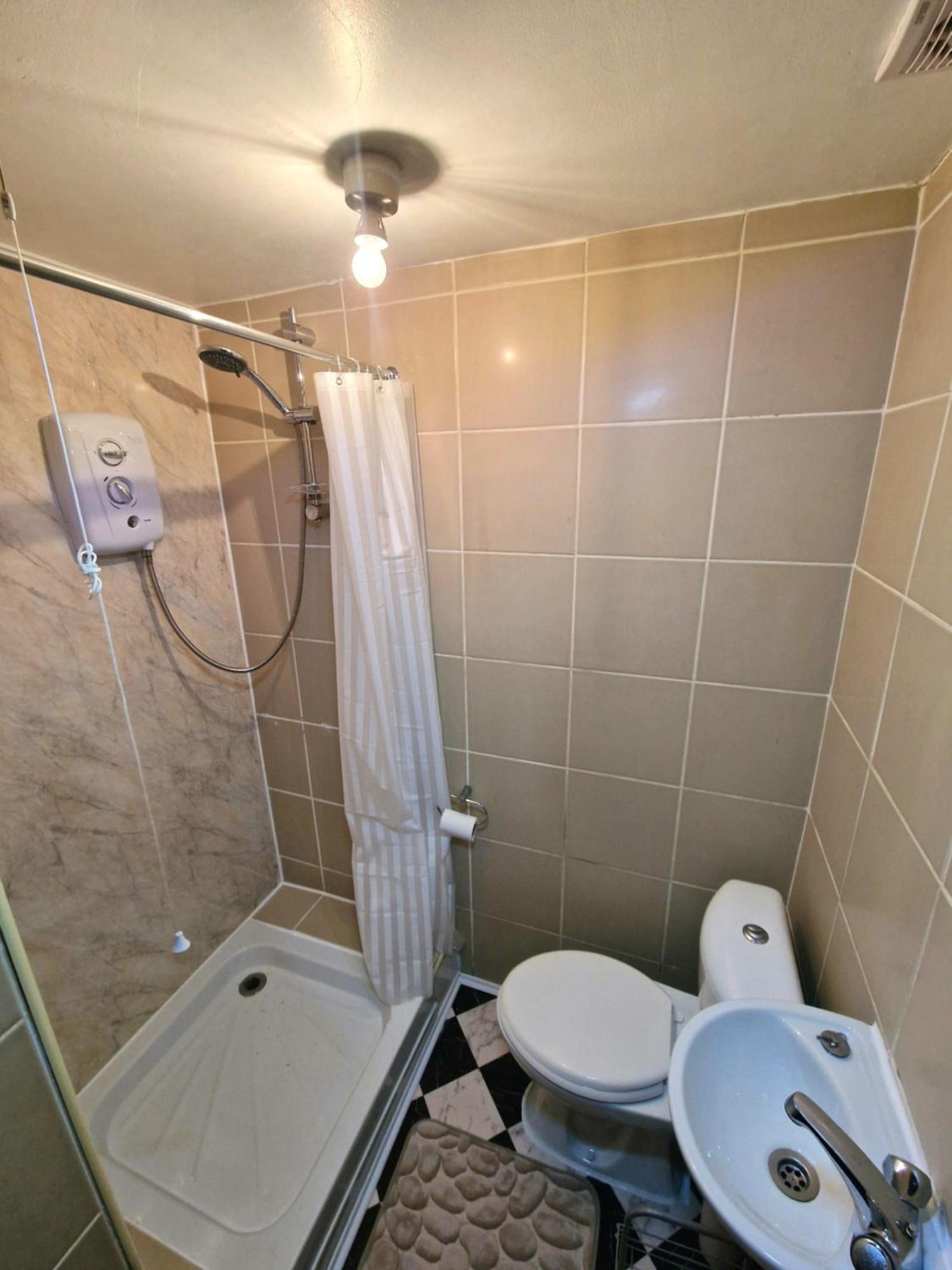 Private Courtyard Apartment In Bradford With Parking Shipley  Exterior photo