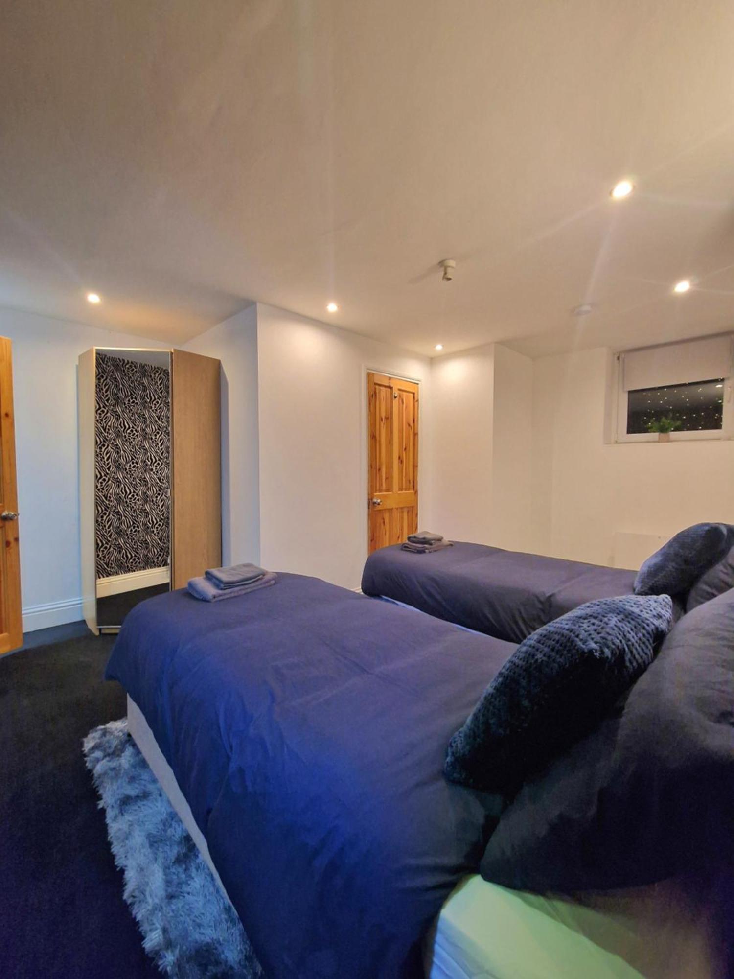 Private Courtyard Apartment In Bradford With Parking Shipley  Exterior photo