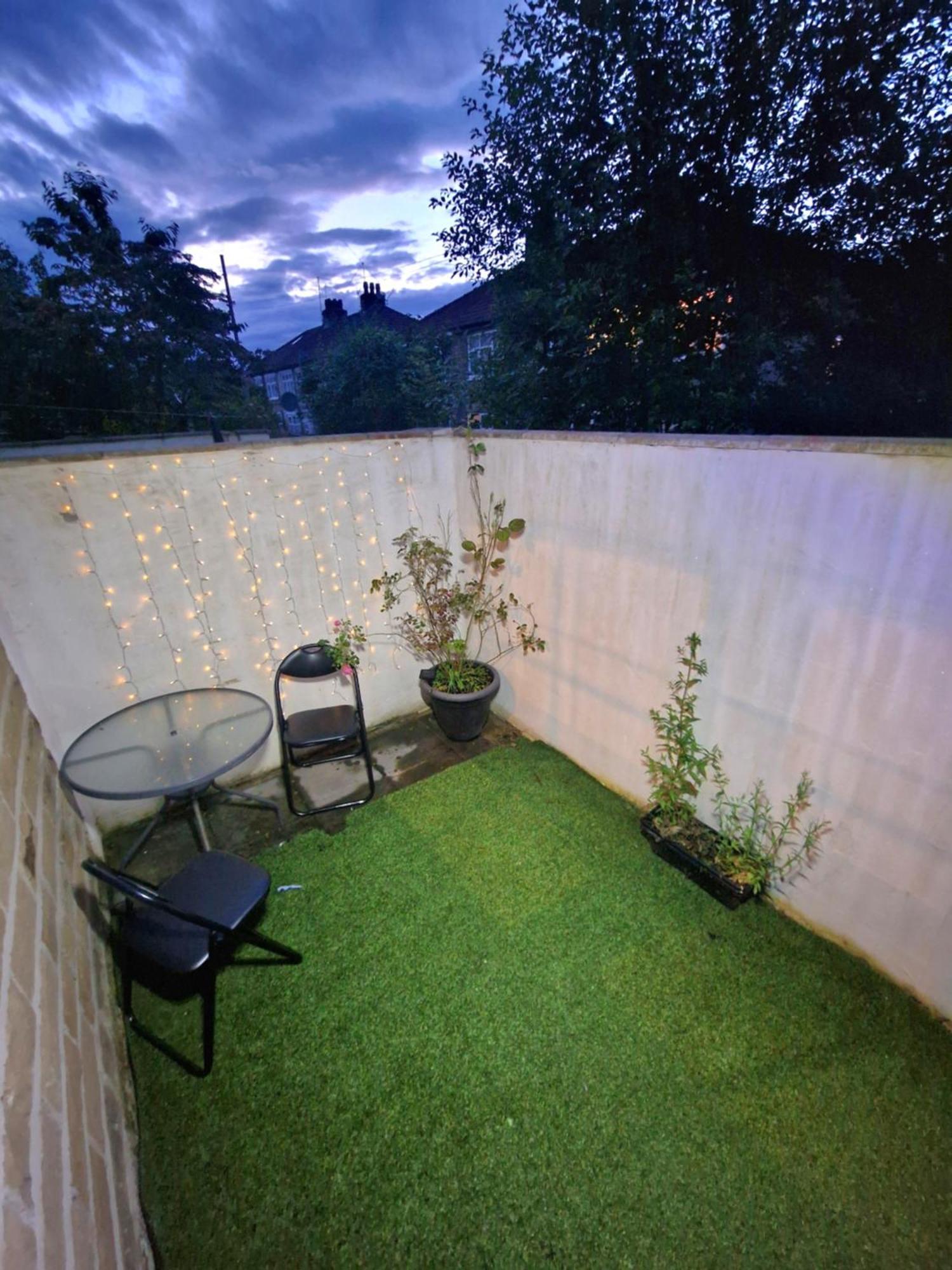 Private Courtyard Apartment In Bradford With Parking Shipley  Exterior photo